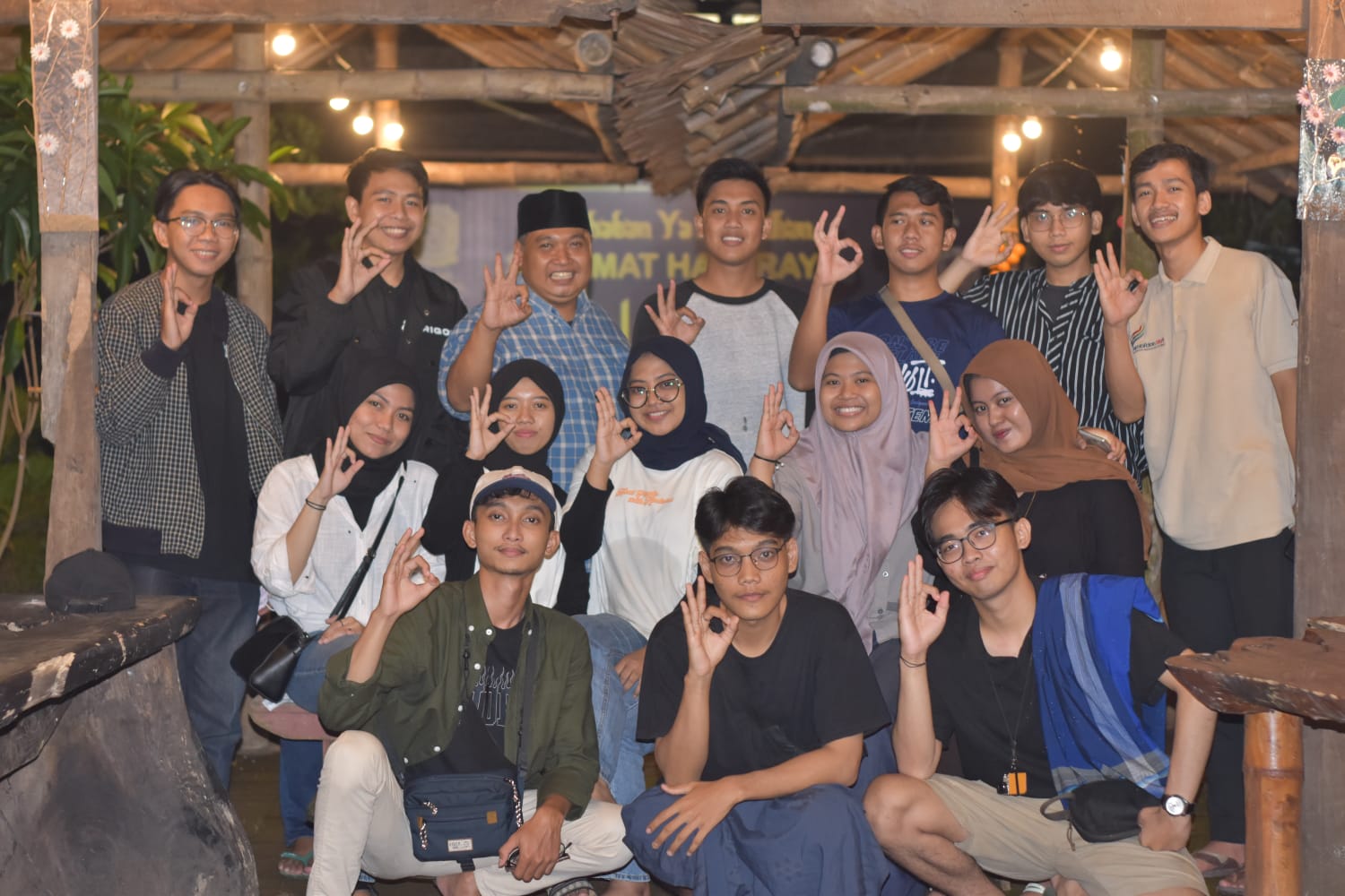 Mahasiswa-Magang-Divisi-Branding-Smart-Kampung-Berkunjung-dan-Buka-Bersama-di-Desa-Sambimulyo